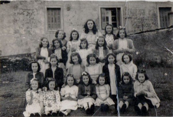 Imagen histórica de la escuela de Bres, fotografía máis antiga